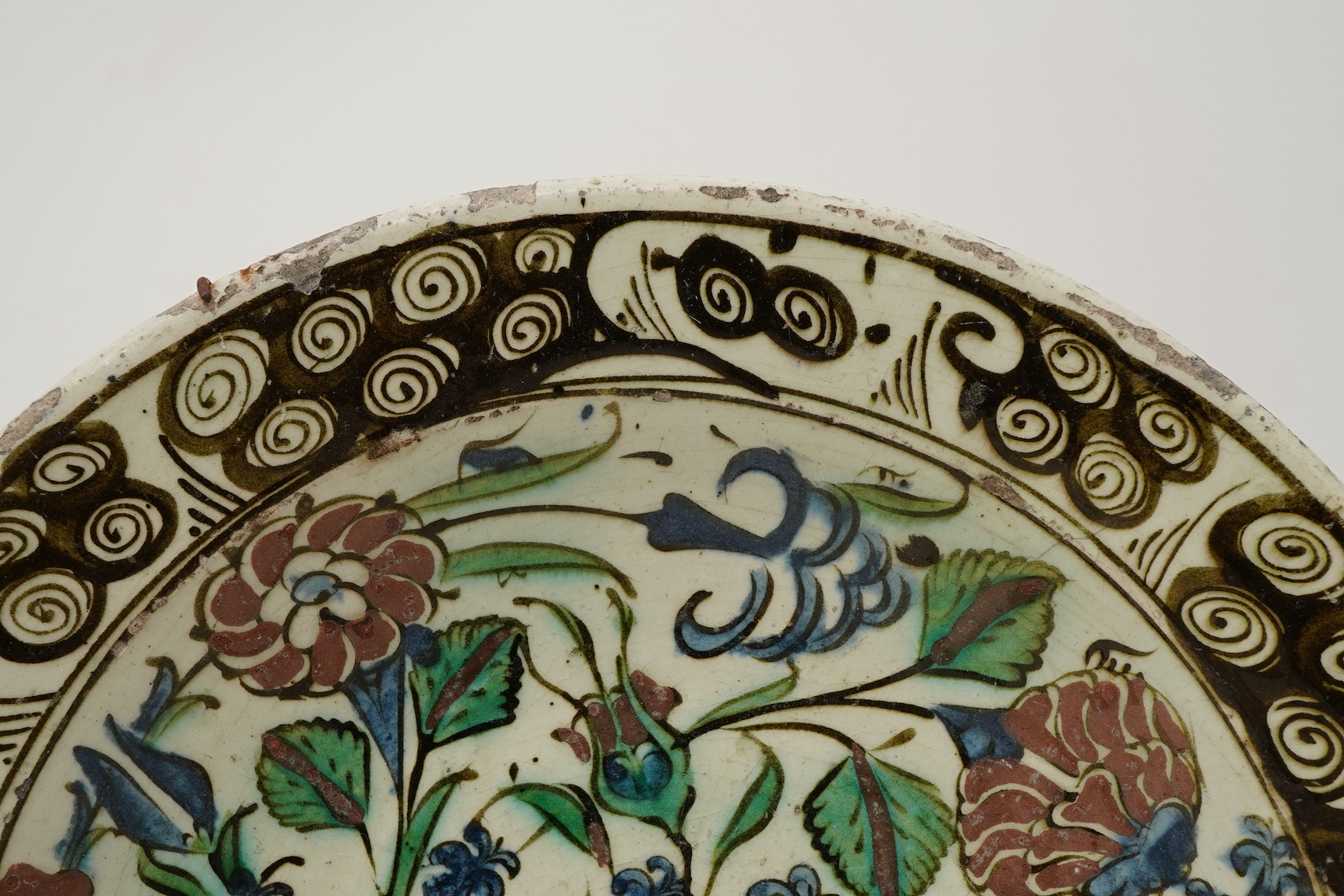 An Iznik pottery dish, Ottoman Turkey, early 17th century